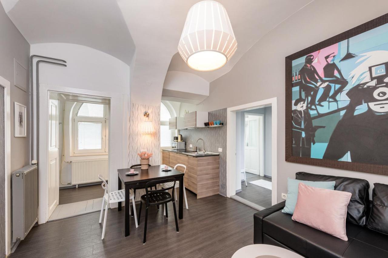 Apartment Napoleon Любляна Екстер'єр фото