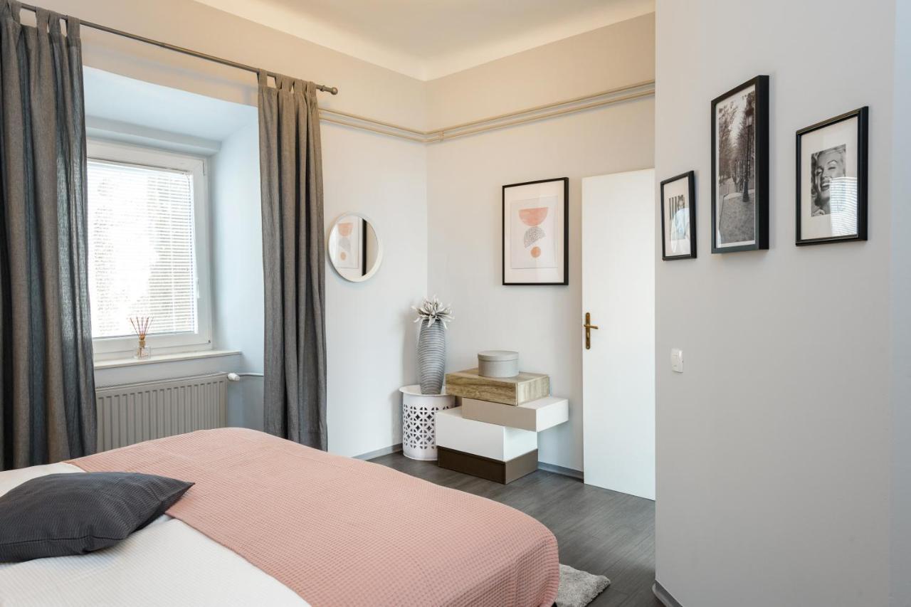 Apartment Napoleon Любляна Екстер'єр фото